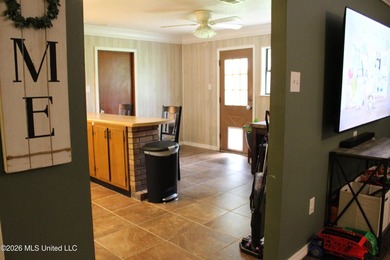 Welcome home to this charming 3 bedroom, 2 bathroom property - photo 28