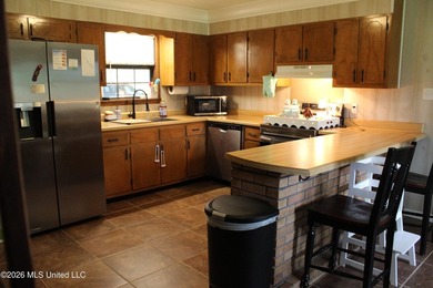 Welcome home to this charming 3 bedroom, 2 bathroom property - photo 30
