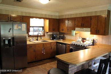 Welcome home to this charming 3 bedroom, 2 bathroom property - photo 31