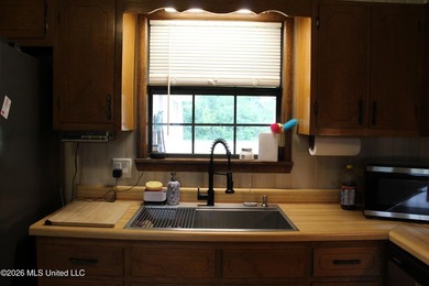 Welcome home to this charming 3 bedroom, 2 bathroom property - photo 32