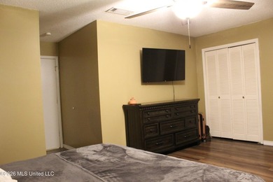 Welcome home to this charming 3 bedroom, 2 bathroom property - photo 42