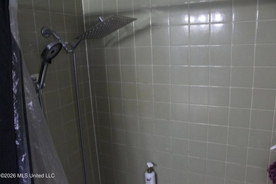 Welcome home to this charming 3 bedroom, 2 bathroom property - photo 43