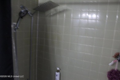 Welcome home to this charming 3 bedroom, 2 bathroom property - photo 45