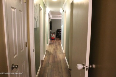 Welcome home to this charming 3 bedroom, 2 bathroom property - photo 46