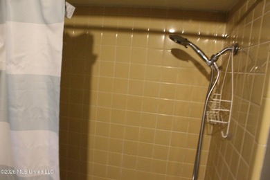 Welcome home to this charming 3 bedroom, 2 bathroom property - photo 48