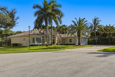 Exceptional one-story lakefront residence located on a private - photo 3