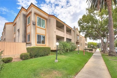 This light-filled, tastefully upgraded condo in Pasadena offers - photo 1