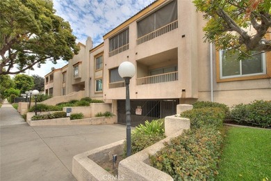 This light-filled, tastefully upgraded condo in Pasadena offers - photo 3