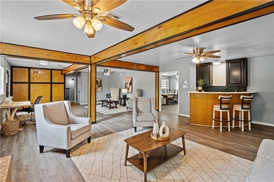 Welcome to 10946 Birdwood Circle in Corpus Christi, Texas. This - photo 5