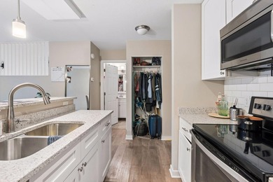 Renovated studio with exceptional layout that offers separate - photo 12