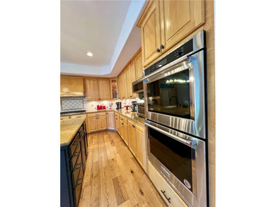 Welcome to your dream home on Piney Bay! This exquisite property - photo 13