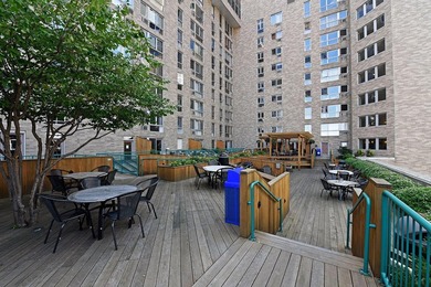 Renovated studio with exceptional layout that offers separate - photo 20