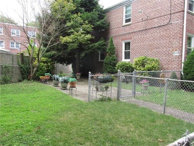 OLD MILL BASIN Large 1,000 sq. ft, 3 bedrooms, 1 bath upper - photo 23