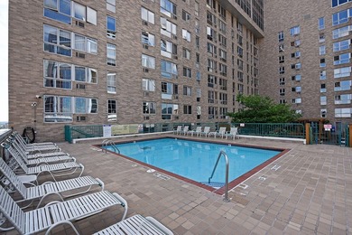 Renovated studio with exceptional layout that offers separate - photo 23