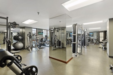 Renovated studio with exceptional layout that offers separate - photo 38