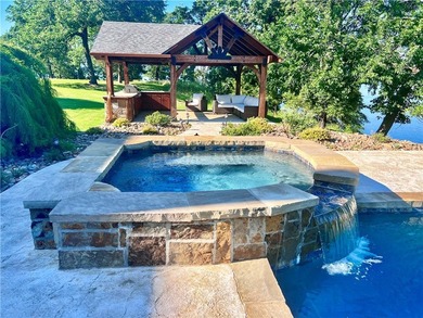 Welcome to your dream home on Piney Bay! This exquisite property - photo 42