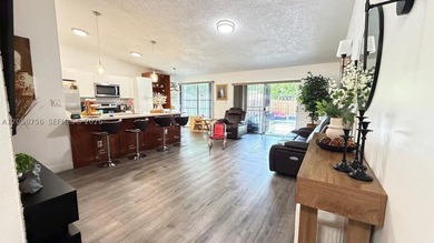Turn-key perfection! Beautifully updated townhouse offering a - photo 5
