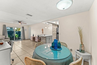 Coastal Comfort meets downtown Stuart Convenience This charming - photo 7