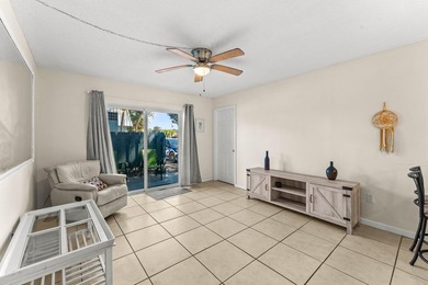 Coastal Comfort meets downtown Stuart Convenience This charming - photo 10