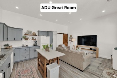 Move in ready! SUPER CLEAN! Full of custom upgrades and - photo 6