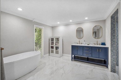 Stunning 6-bedroom, 5-bathroom, 2-half-bath estate overlooking - photo 16