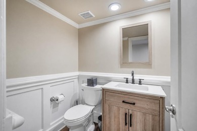 Stunning 6-bedroom, 5-bathroom, 2-half-bath estate overlooking - photo 17