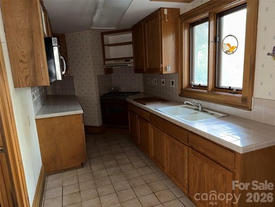 Large home on 7 acres close to Lake Lure NC. The floorplan - photo 9