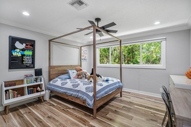 Stunning 6-bedroom, 5-bathroom, 2-half-bath estate overlooking - photo 21