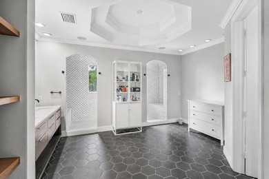 Stunning 6-bedroom, 5-bathroom, 2-half-bath estate overlooking - photo 28