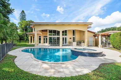 Stunning 6-bedroom, 5-bathroom, 2-half-bath estate overlooking - photo 30