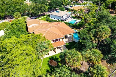 Stunning 6-bedroom, 5-bathroom, 2-half-bath estate overlooking - photo 36