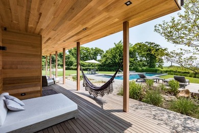 Redesigned and entirely rebuilt in 2021, this seamless residence - photo 5