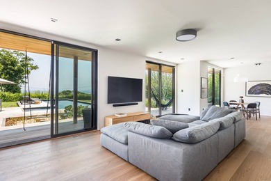 Redesigned and entirely rebuilt in 2021, this seamless residence - photo 8