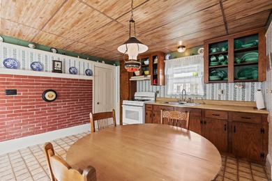 Beautifully preserved 1890 property in the heart of Cornish - photo 8