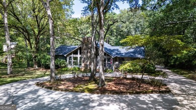 The Lake Life that you deserve! This custom-built home is - photo 3