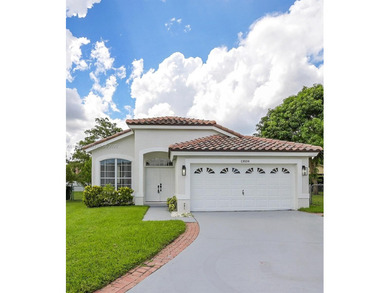 Lake Wellington Home For Sale in Wellington Florida