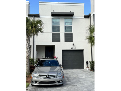 Lake Townhome/Townhouse For Sale in Mangonia Park, Florida