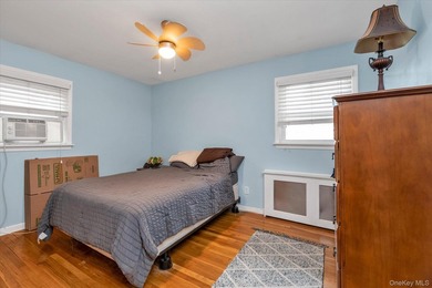 Oceanside - This charming high-ranch home sits on a quiet - photo 11