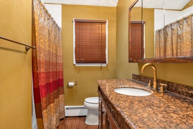 Oceanside - This charming high-ranch home sits on a quiet - photo 13