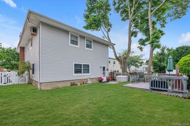 Oceanside - This charming high-ranch home sits on a quiet - photo 20