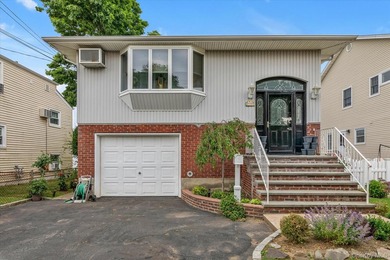 Oceanside - This charming high-ranch home sits on a quiet - photo 23