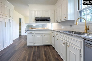 Beautifully updated 4br/3.5ba tri-level home in Coldstream with - photo 11