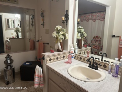 Beautifully maintained and updated home in high and dry area - photo 14