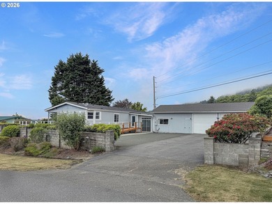 This spacious home in the desirable Camellia Park, a 55-and-over - photo 6