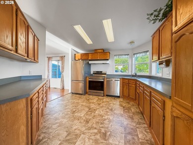 This spacious home in the desirable Camellia Park, a 55-and-over - photo 7