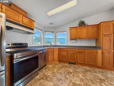 This spacious home in the desirable Camellia Park, a 55-and-over - photo 10