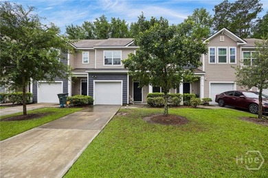 Welcome home to this beautiful and spacious townhome nestled in - photo 4
