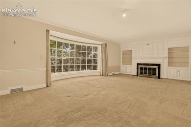 Lovingly preserved and timeless 1954 brick Colonial ranch on a - photo 6