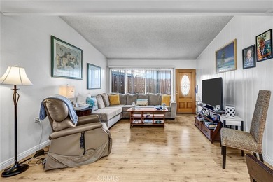 Discover a conveniently located end-unit residence in Mutual 1 - photo 9