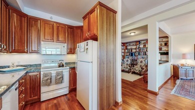 Make this fabulous lake-view condo yours today! Top floor - photo 17